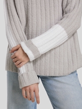 Bild von Pullover mit Rippen