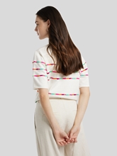 Bild von Shirt mit bunten Streifen