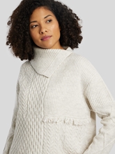 Bild von Strickpullover mit Zopfmuster