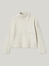 Bild von Strickpullover mit Zopfmuster