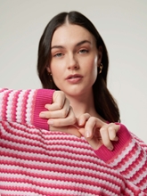 Bild von Pullover mit Streifen