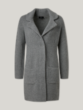 Bild von Strickmantel mit Wolle