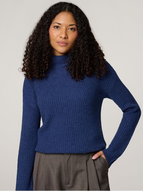 Bild von STEHKRAGEN RIPPE VERLAUF