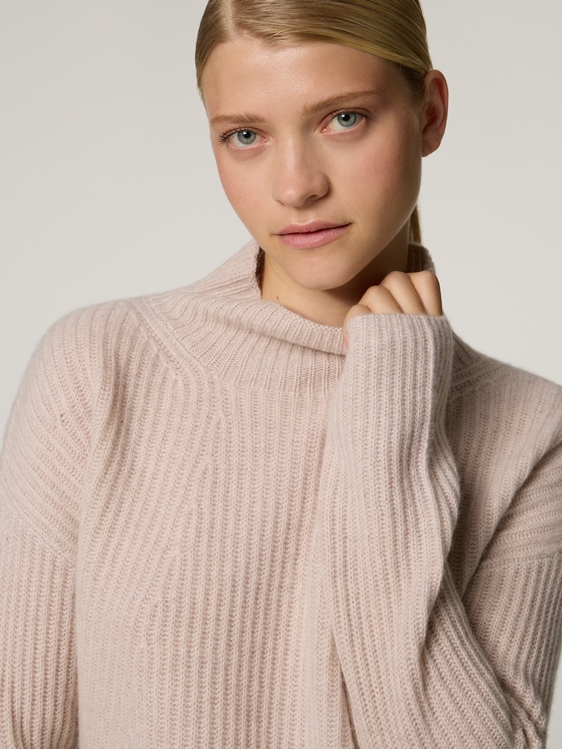 Bild von STEHKRAGEN RIPPE VERLAUF