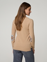 Bild von Strickpullover mit Wolle