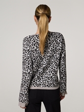 Bild von Pullover im Leo-Print