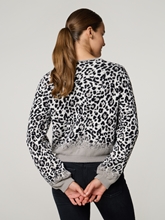 Bild von Strickjacke mit Leo-Print