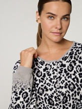 Bild von Strickjacke mit Leo-Print