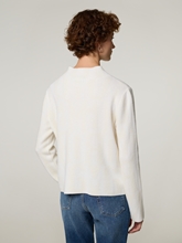 Bild von Strickpullover mit Wolle