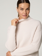 Bild von Strickpullover mit Stehkragen