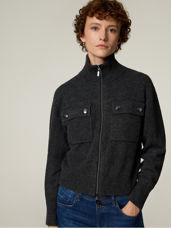 Bild von Strickjacke mit Wolle