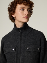 Bild von Strickjacke mit Wolle