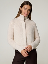 Bild von Strickjacke mit Wolle