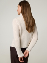 Bild von Strickjacke mit Wolle