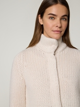 Bild von Strickjacke mit Wolle