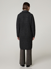 Image sur Manteau en tricot avec broche