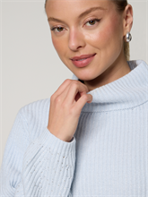 Bild von Pullover mit Strasssteinen