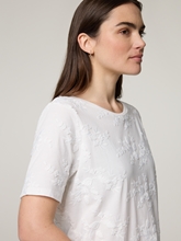 Image sur T-shirt avec broderies CIRA