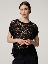 Image sur T-shirt avec broderie ajourée