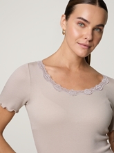 Bild von Rippenshirt mit Spitze