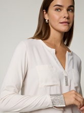 Bild von Blusenshirt mit Strasssteinen
