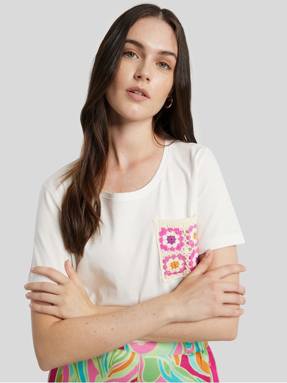 Image sur T-shirt à broderie