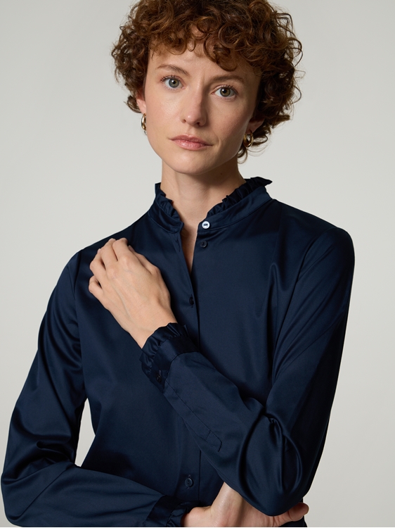 Bild von Bluse mit Rüschen