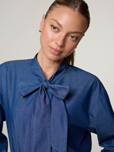 Bild von Schluppenbluse aus Denim