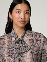 Bild von Schluppenbluse im All-Over Print