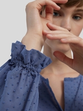 Bild von Rüschenbluse mit Punkten