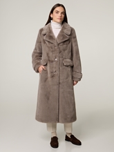 Bild von Mantel aus Kunstfell