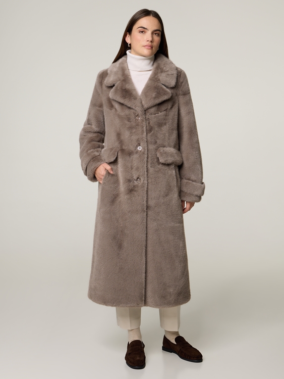Bild von Mantel aus Kunstfell