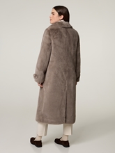 Bild von Mantel aus Kunstfell