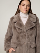 Bild von Mantel aus Kunstfell