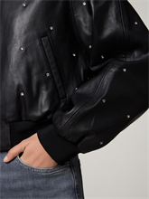 Bild von Lederjacke mit Nieten