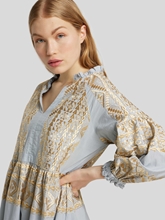 Bild von Kleid mit Stickerei