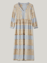 Bild von Kleid mit Stickerei