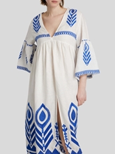 Bild von Tunikakleid mit Stickerei