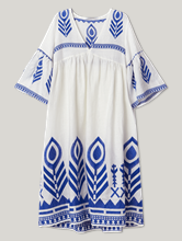 Bild von Tunikakleid mit Stickerei