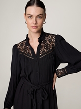 Bild von Minikleid mit Spitzeneinsatz