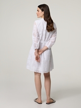 Bild von Minikleid mit Lochstickereien