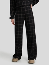 Bild von Hose mit Karo-Muster BEFORE
