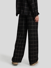 Bild von Hose mit Karo-Muster BEFORE