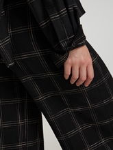 Bild von Hose mit Karo-Muster BEFORE