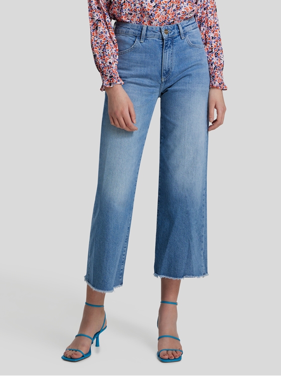 Bild von Jeans mit ausgefransten Saum