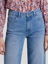 Bild von Jeans mit ausgefransten Saum