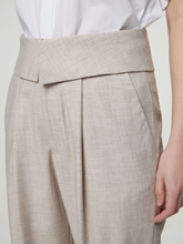 Image sur Pantalon ceinture à plis