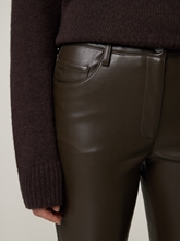 Image sur Pantalon a slim fit en cuir synthétique