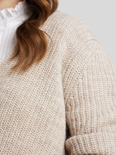 Bild von Strickpullover mit V-Ausschnitt