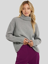 Bild von Strickpullover mit Rollkragen